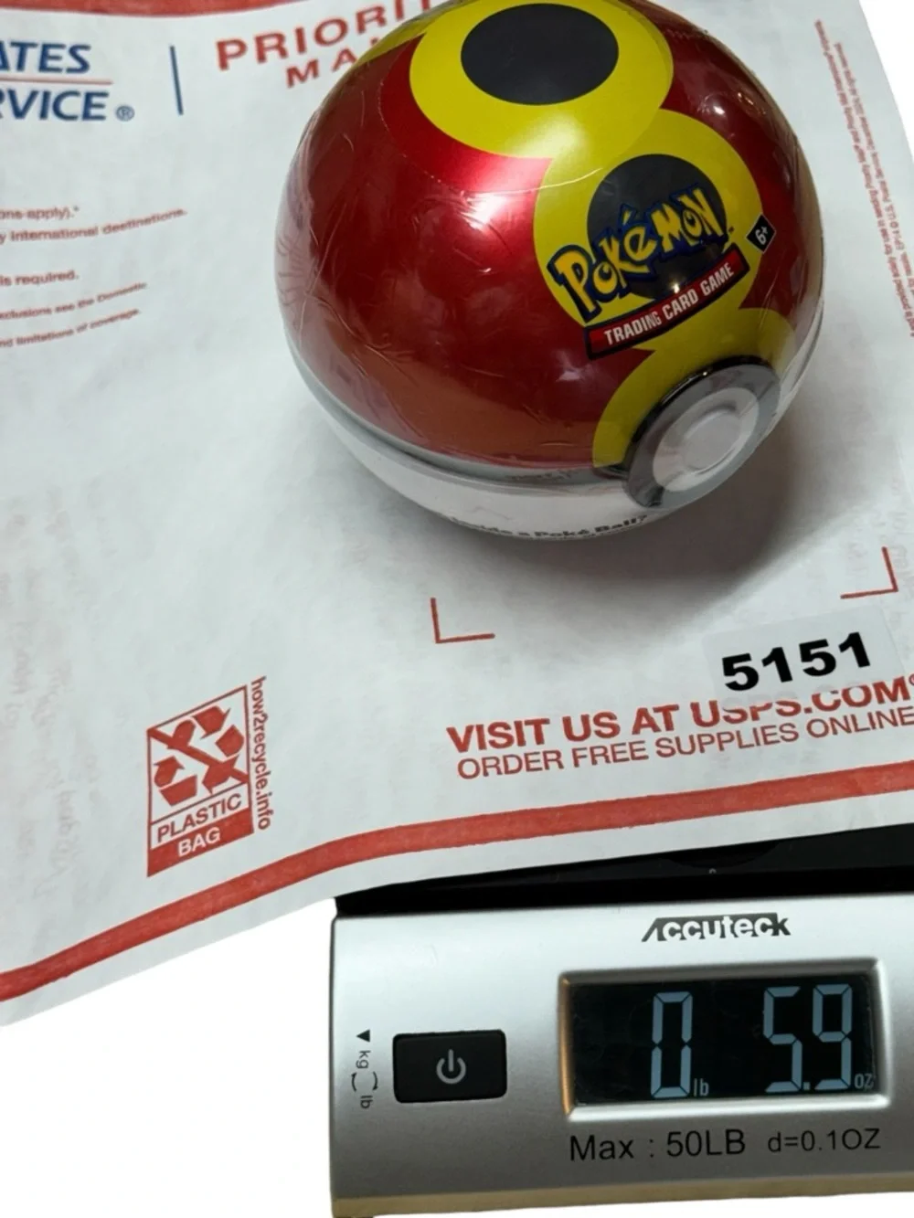 Pokémon TCG Repeat Ball Tin E25 Sealed Poké Ball Collector Tin New